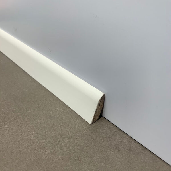 KGM Hvítlakkaður Gólflisti 15x30